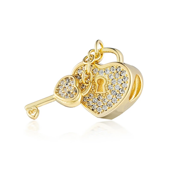 Charm Corazón con Llave Dorado